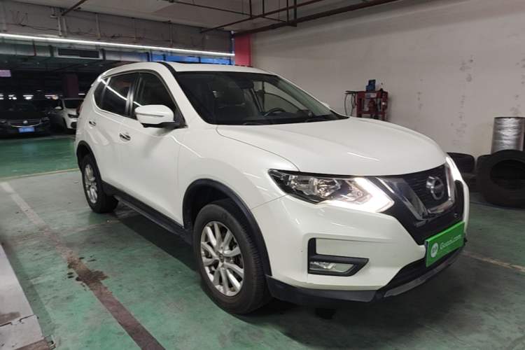 Used Nissan X-Trail 2017 2.0L CVT Comfort Edition 2WD Front Right 45 Deg