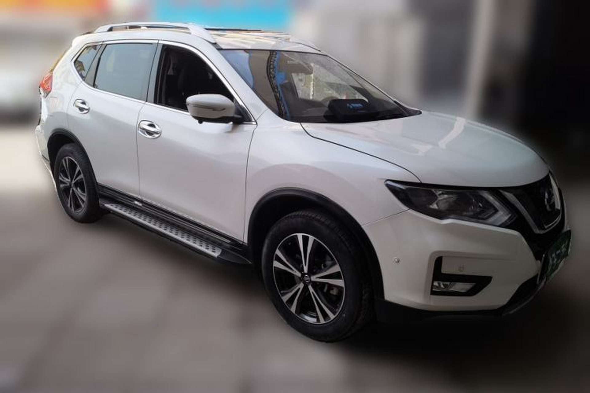 Used Nissan X-Trail 2017 2.5L CVT 7-Seater Leading Edition 4WD Front Right 45 Deg