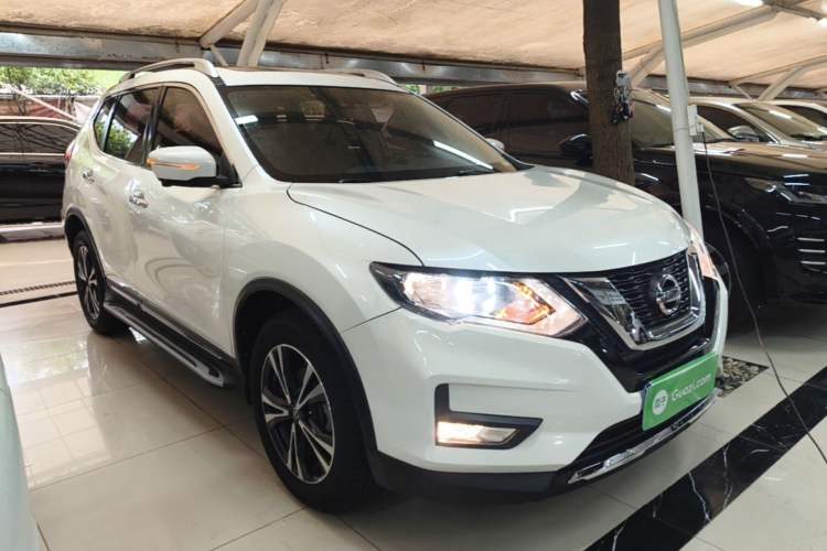 Used Nissan X-Trail 2017 2.5L CVT Luxury Edition 4WD Front Right 45 Deg