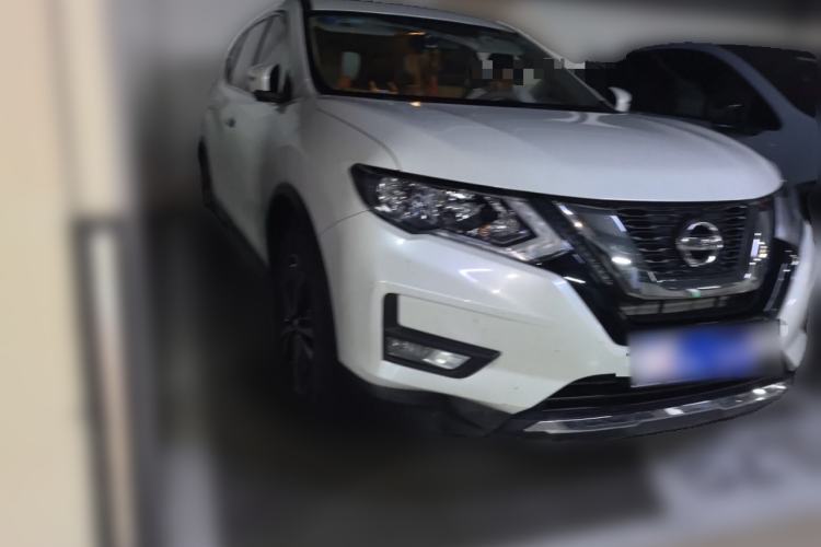 Used Nissan X-Trail 2017 2.5L CVT 7-Seater Leading Edition 4WD Front Right 45 Deg