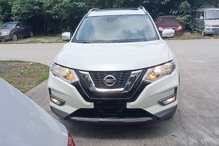 Used Nissan X-Trail 2017 2.5L CVT Luxury Edition 4WD Front