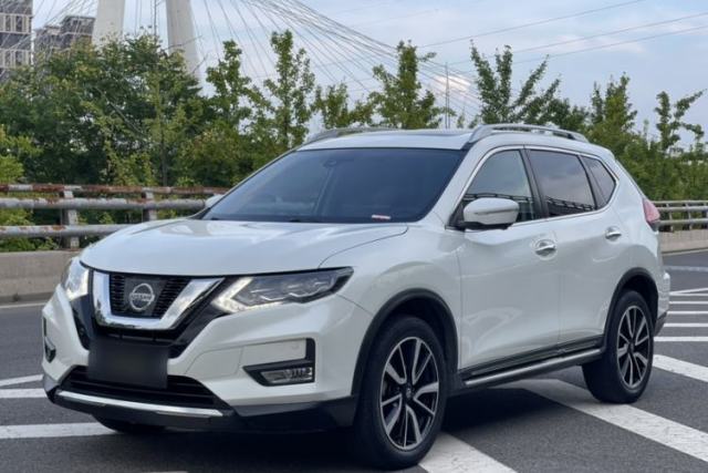 Używany Nissan X-Trail 2017 2.5L CVT Ultimate Edition 4WD