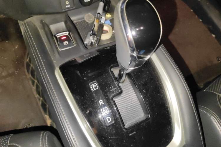 Used Nissan X-Trail 2017 2.5L CVT Luxury Edition 4WD Gear Lever