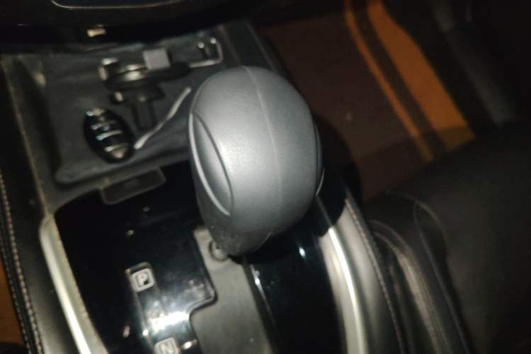 Used Nissan X-Trail 2017 2.0L CVT Comfort Edition 2WD Gear Lever
