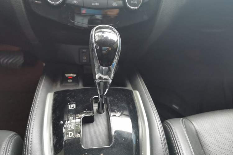 Used Nissan X-Trail 2017 2.5L CVT Luxury Edition 4WD Gear Lever