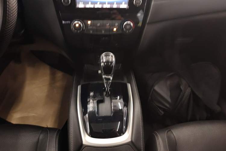 Used Nissan X-Trail 2017 2.0L CVT Comfort Edition 2WD Gear Lever