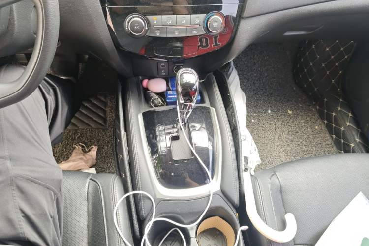 Used Nissan X-Trail 2017 2.0L CVT Comfort Edition 2WD Gear Lever