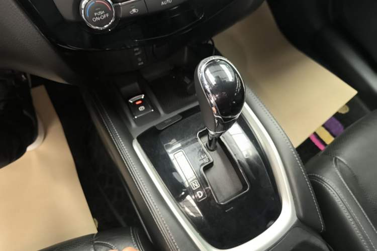 Used Nissan X-Trail 2017 2.5L CVT Luxury Edition 4WD Gear Lever