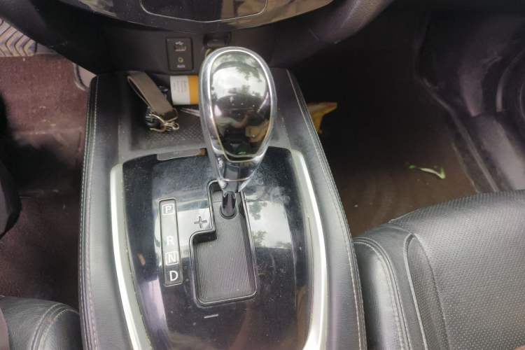 Used Nissan X-Trail 2017 2.0L CVT Comfort Edition 2WD Gear Lever