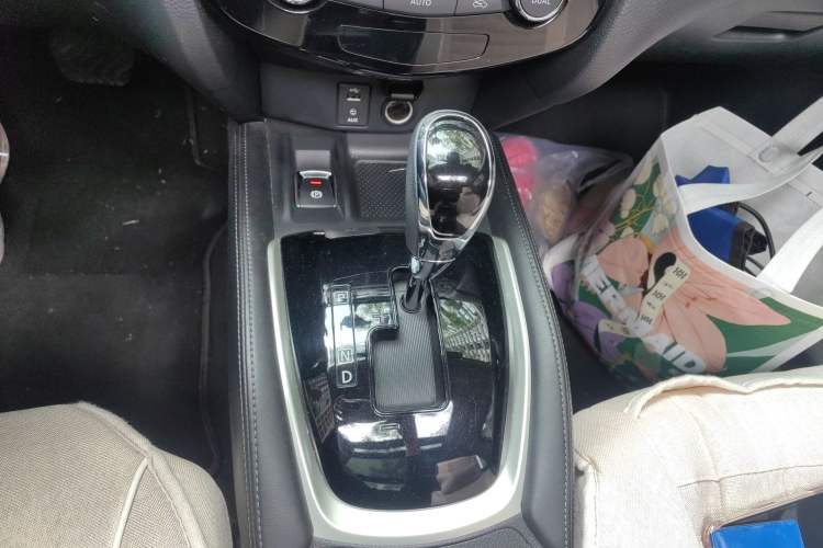 Used Nissan X-Trail 2017 2.5L CVT Luxury Edition 4WD Gear Lever