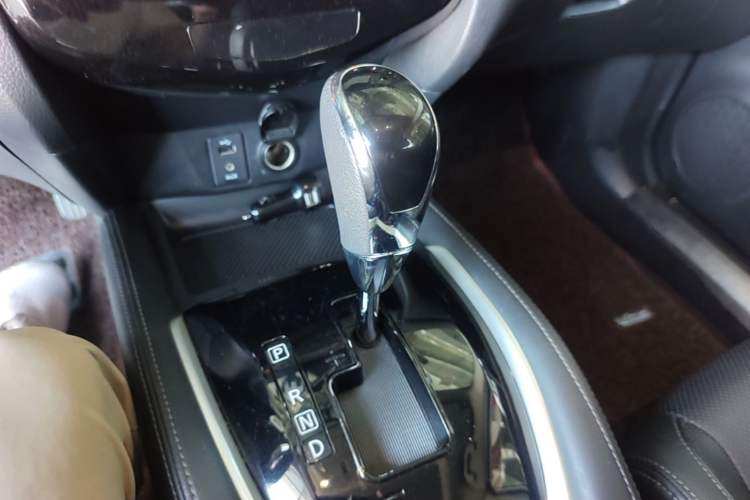 Used Nissan X-Trail 2017 2.0L CVT Comfort Edition 2WD Gear Lever