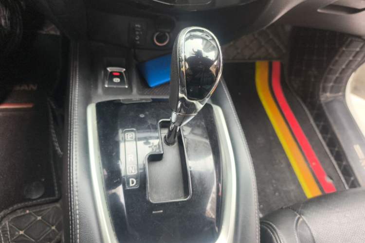 Used Nissan X-Trail 2017 2.5L CVT Luxury Edition 4WD Gear Lever