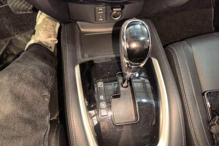 Used Nissan X-Trail 2017 2.0L CVT Comfort Edition 2WD Gear Lever