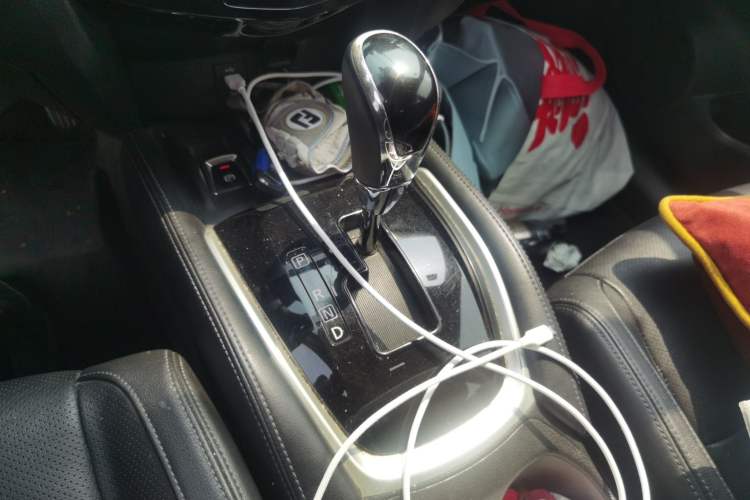Used Nissan X-Trail 2017 2.5L CVT Luxury Edition 4WD Gear Lever