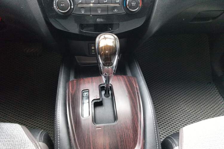 Used Nissan X-Trail 2017 2.0L CVT Comfort Edition 2WD Gear Lever