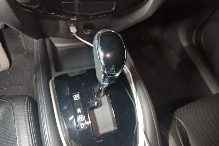 Used Nissan X-Trail 2017 2.0L CVT Comfort Edition 2WD Gear Lever