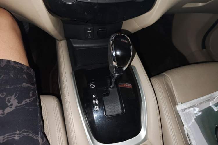 Used Nissan X-Trail 2017 2.0L CVT Comfort Edition 2WD Gear Lever