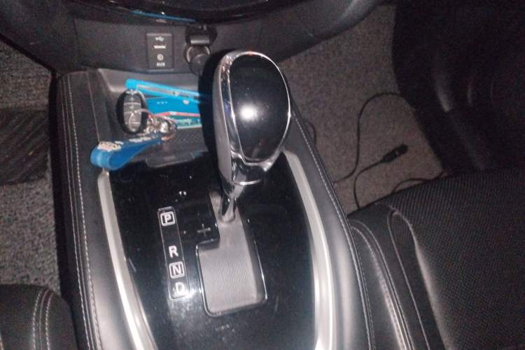 Used Nissan X-Trail 2017 2.0L CVT Comfort Edition 2WD Gear Lever
