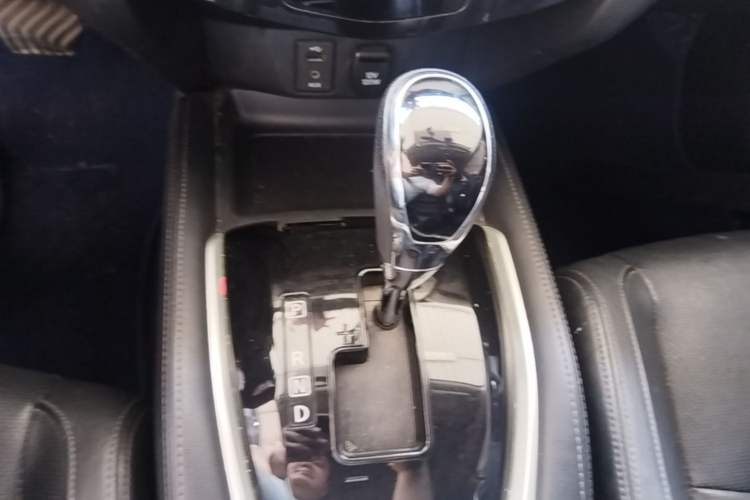 Used Nissan X-Trail 2017 2.0L CVT Comfort Edition 2WD Gear Lever