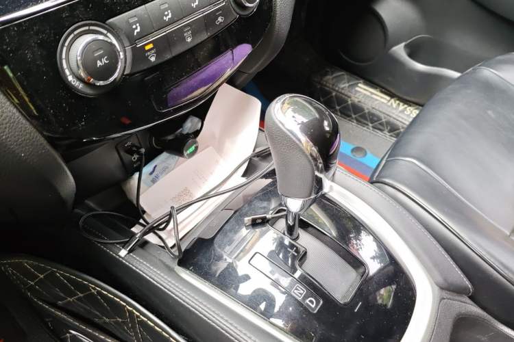 Used Nissan X-Trail 2017 2.0L CVT Comfort Edition 2WD Gear Lever