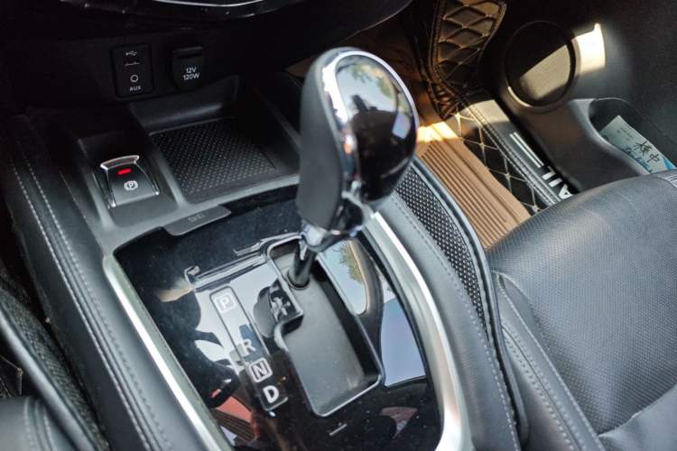 Used Nissan X-Trail 2017 2.5L CVT Luxury Edition 4WD Gear Lever