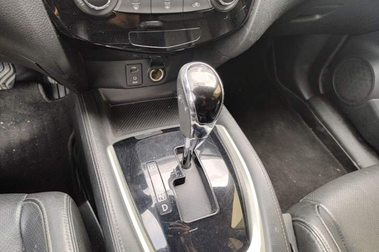 Used Nissan X-Trail 2017 2.0L CVT Comfort Edition 2WD Gear Lever