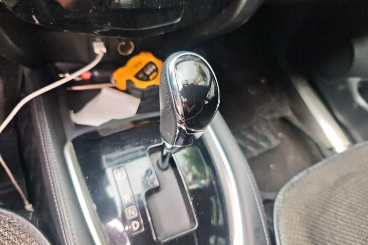 Used Nissan X-Trail 2017 2.0L CVT 7-Seater Comfort Edition 2WD Gear Lever