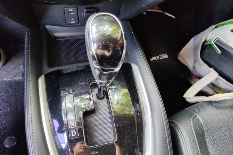 Used Nissan X-Trail 2017 2.0L CVT Comfort Edition 2WD Gear Lever