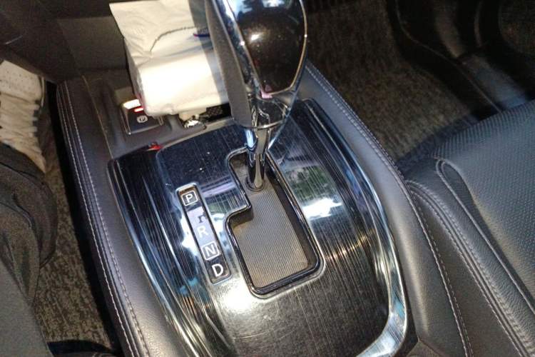 Used Nissan X-Trail 2017 2.5L CVT Luxury Edition 4WD Gear Lever