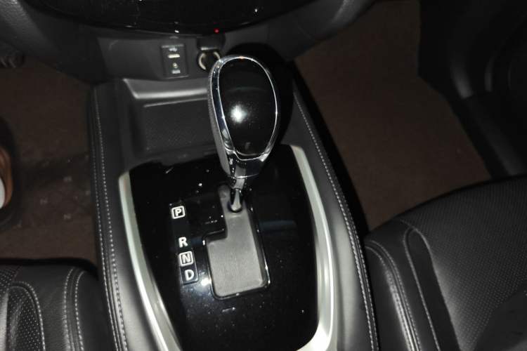 Used Nissan X-Trail 2017 2.0L CVT Comfort Edition 2WD Gear Lever