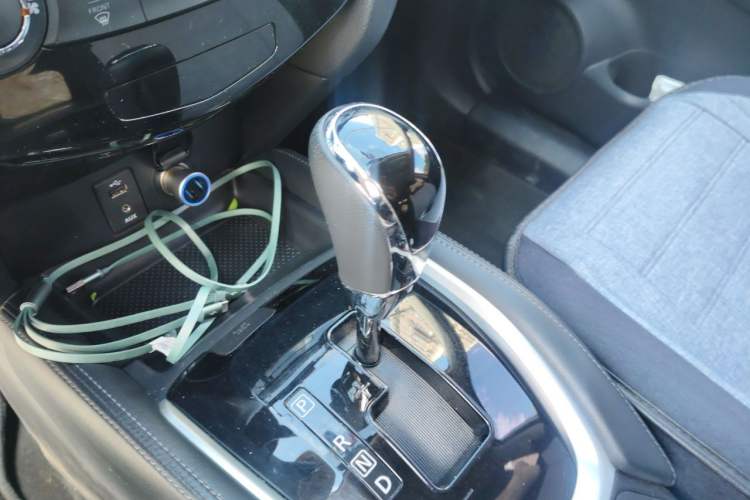 Used Nissan X-Trail 2017 2.0L CVT Comfort Edition 2WD Gear Lever
