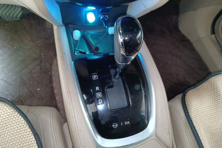 Used Nissan X-Trail 2017 2.0L CVT Comfort Edition 2WD Gear Lever