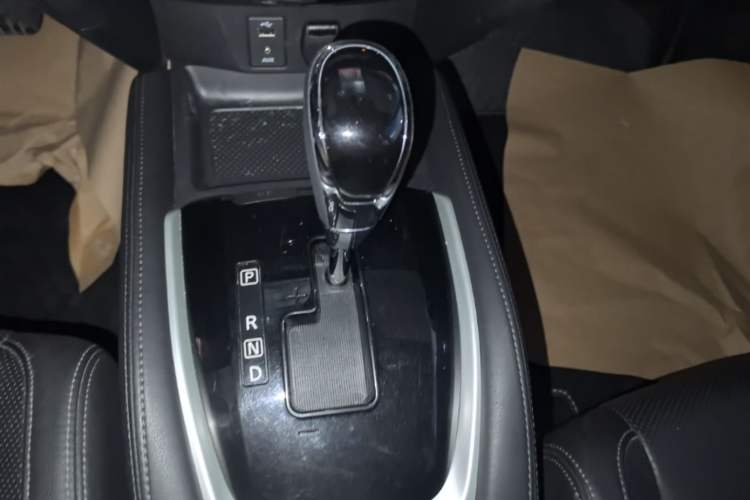 Used Nissan X-Trail 2017 2.0L CVT Comfort Edition 2WD Gear Lever
