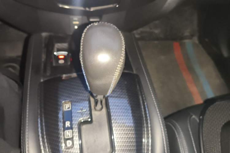 Used Nissan X-Trail 2017 2.5L CVT Luxury Edition 4WD Gear Lever