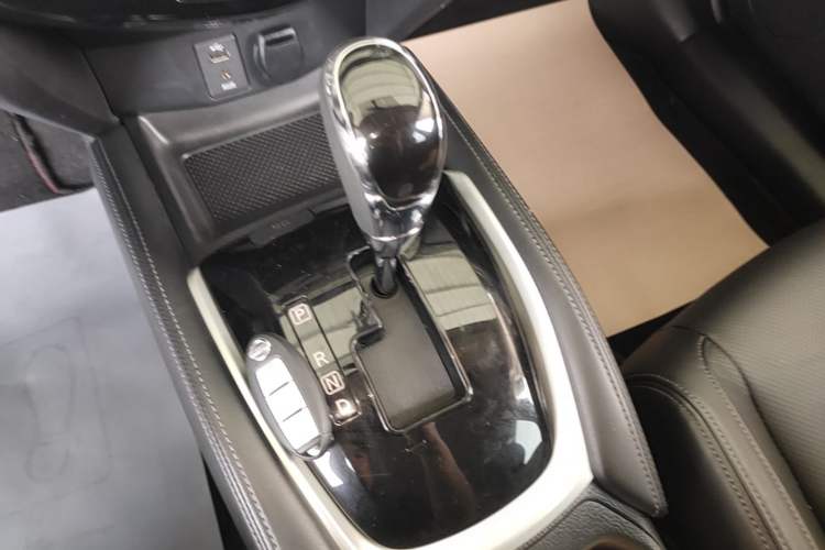 Used Nissan X-Trail 2017 2.0L CVT Comfort Edition 2WD Gear Lever
