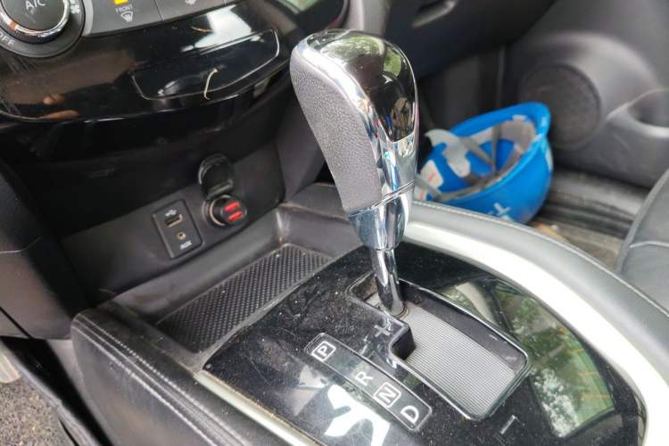 Used Nissan X-Trail 2017 2.0L CVT Comfort Edition 2WD Gear Lever