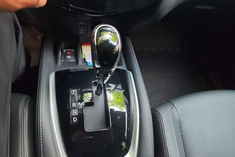 Used Nissan X-Trail 2017 2.5L CVT Luxury Edition 4WD Gear Lever