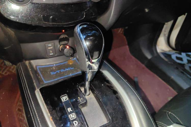 Used Nissan X-Trail 2017 2.0L CVT Comfort Edition 2WD Gear Lever