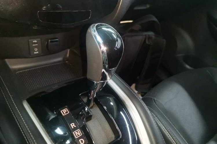 Used Nissan X-Trail 2017 2.0L CVT Comfort Edition 2WD Gear Lever