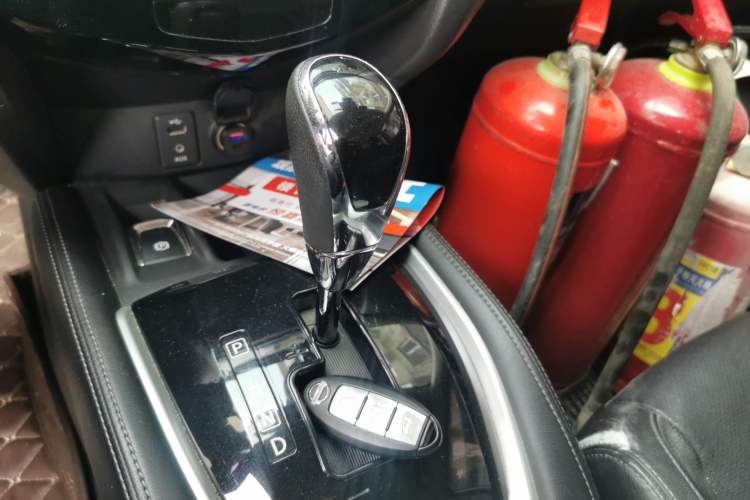 Used Nissan X-Trail 2017 2.5L CVT Luxury Edition 4WD Gear Lever
