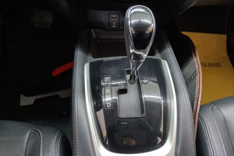 Used Nissan X-Trail 2017 2.0L CVT Comfort Edition 2WD Gear Lever