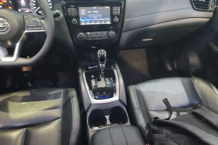Used Nissan X-Trail 2017 2.0L CVT 7-Seater Comfort Edition 2WD Gear Lever