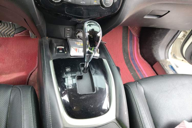 Used Nissan X-Trail 2017 2.5L CVT Luxury Edition 4WD Gear Lever