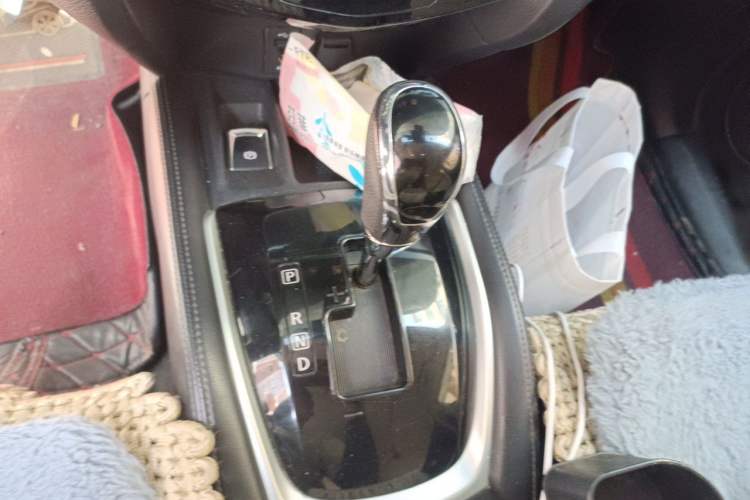Used Nissan X-Trail 2017 2.5L CVT Luxury Edition 4WD Gear Lever