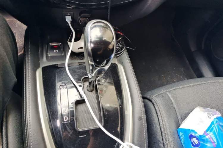 Used Nissan X-Trail 2017 2.5L CVT Luxury Edition 4WD Gear Lever