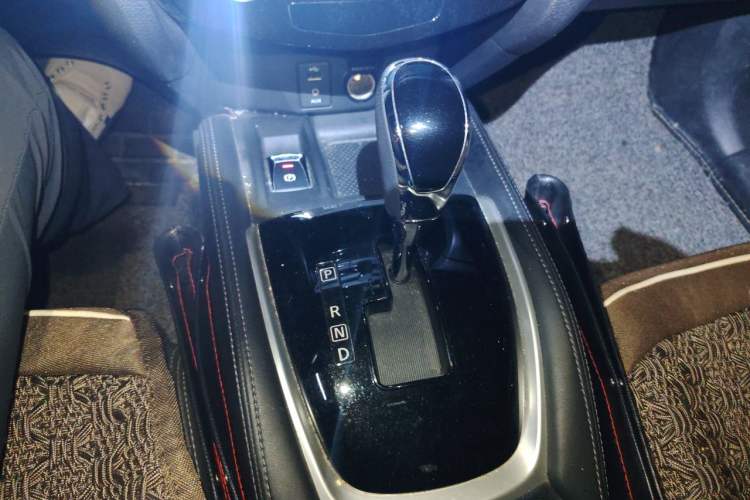 Used Nissan X-Trail 2017 2.5L CVT Luxury Edition 4WD Gear Lever