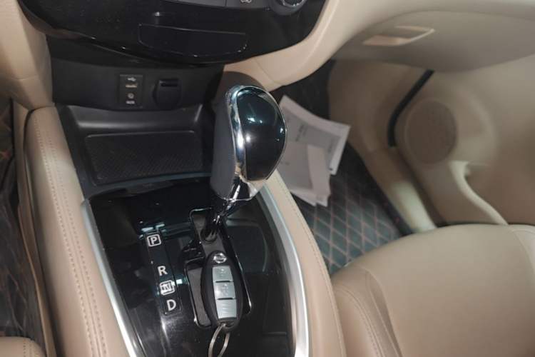 Used Nissan X-Trail 2017 2.0L CVT Comfort Edition 2WD Gear Lever