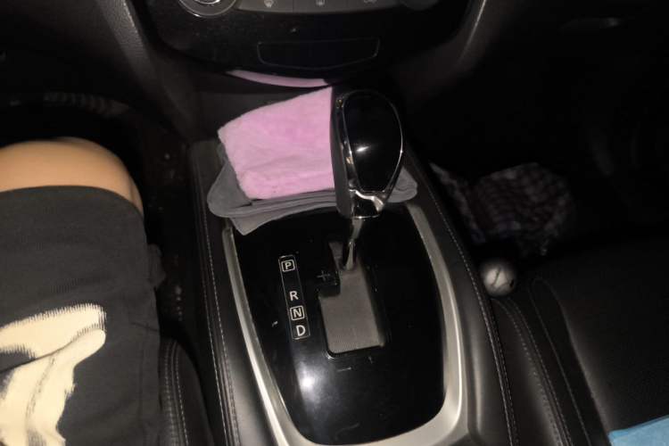 Used Nissan X-Trail 2017 2.0L CVT Comfort Edition 2WD Gear Lever