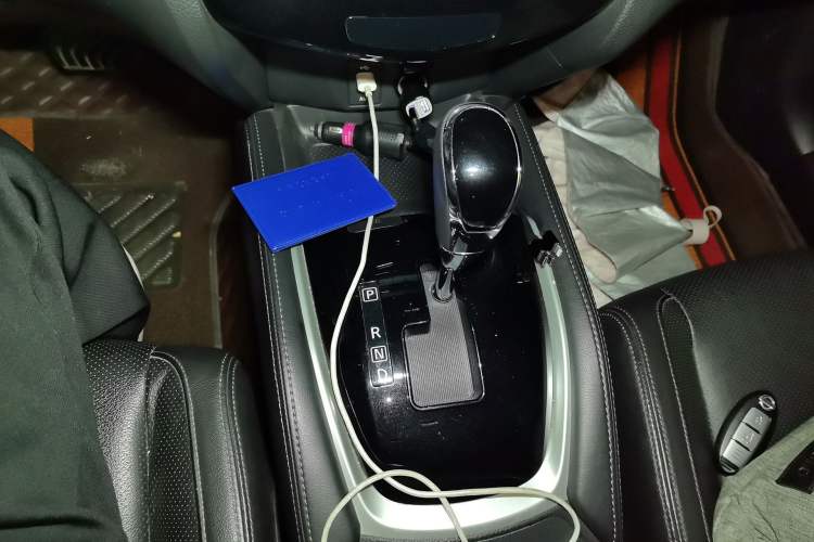 Used Nissan X-Trail 2017 2.0L CVT Comfort Edition 2WD Gear Lever