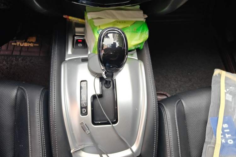 Used Nissan X-Trail 2017 2.5L CVT Luxury Edition 4WD Gear Lever